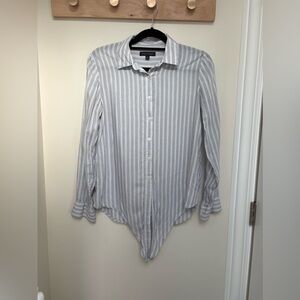 Banana Republic Women's Gray and White Striped Button Down Shirt